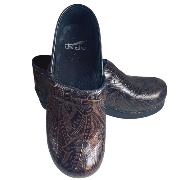 Dansko Brown Tooled Comfort Clogs Size 39 EU / 7 US Comfy Western Work Shoes - Picture 1 of 8